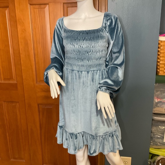 Lauren Conrad NWT’s Velvet Feel Blue Party Dress Long Sleeve Ruffle Hem Sz Large - Picture 9 of 15